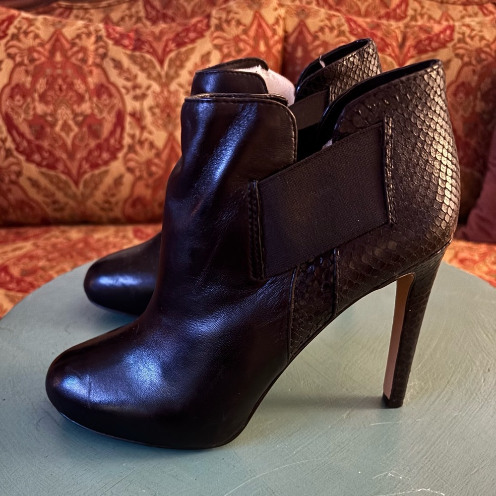 Vince Camuto “Arianah” Black Textured Ankle Booties